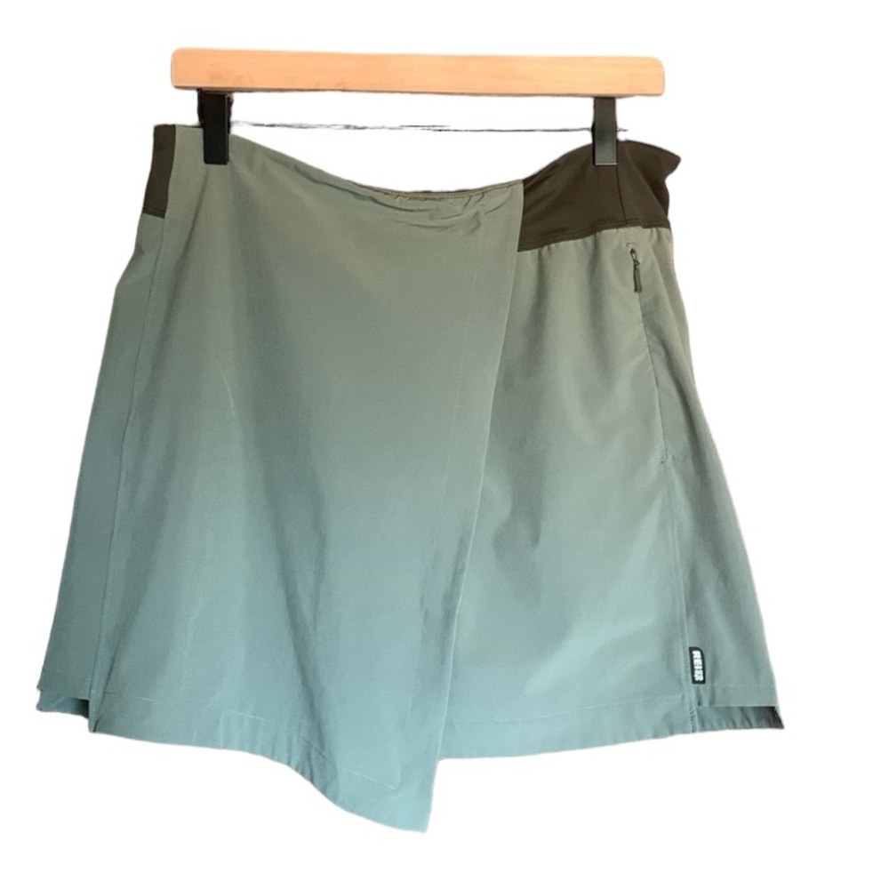 REI skort Co-op hiking / outdoors / camping women’s safe green size Medium